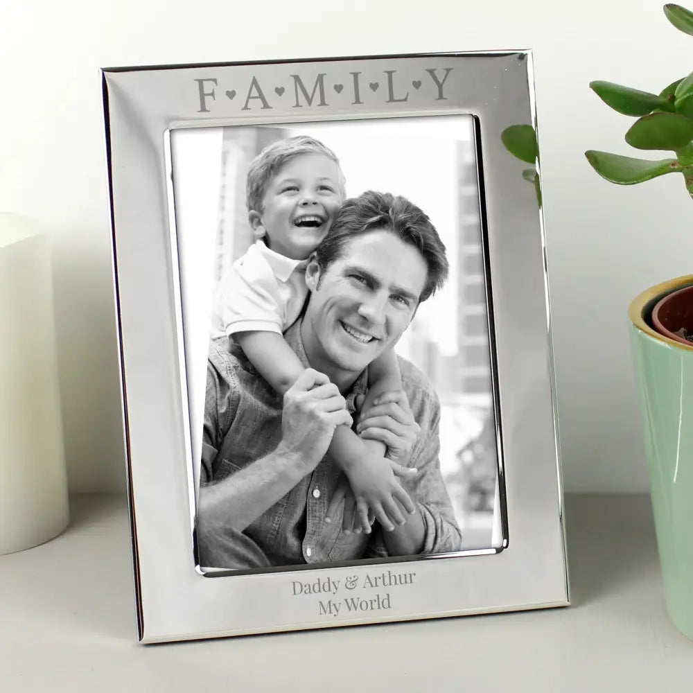 Photo Frames, Albums and Guestbooks Personalised Silver 5x7 Family & Hearts Photo Frame